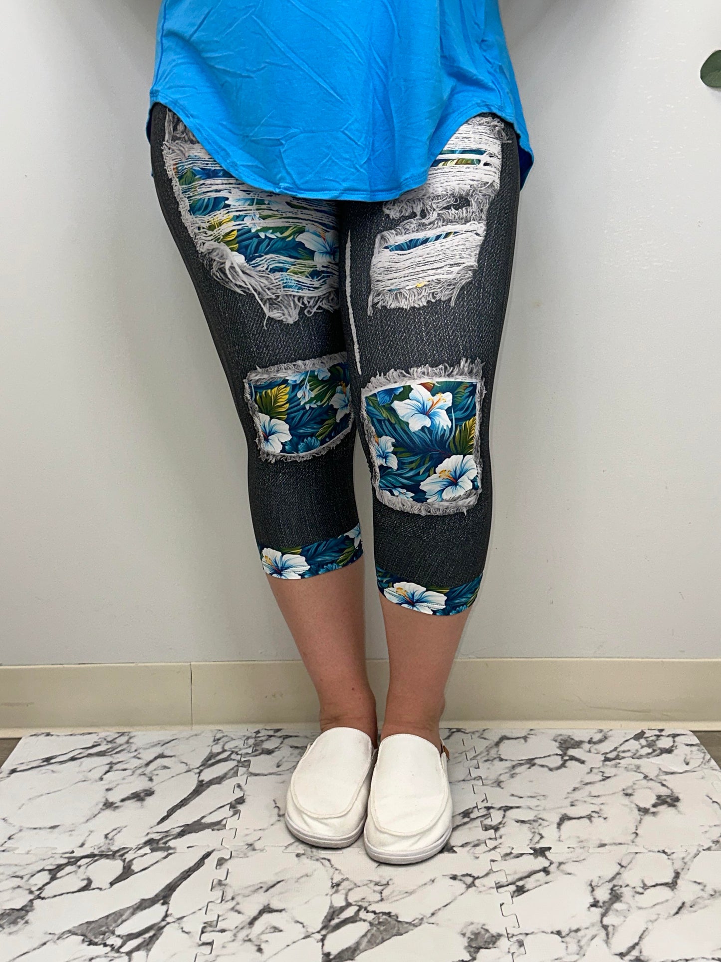 Sky Blue Hibiscus Capri w/ Butt Pockets