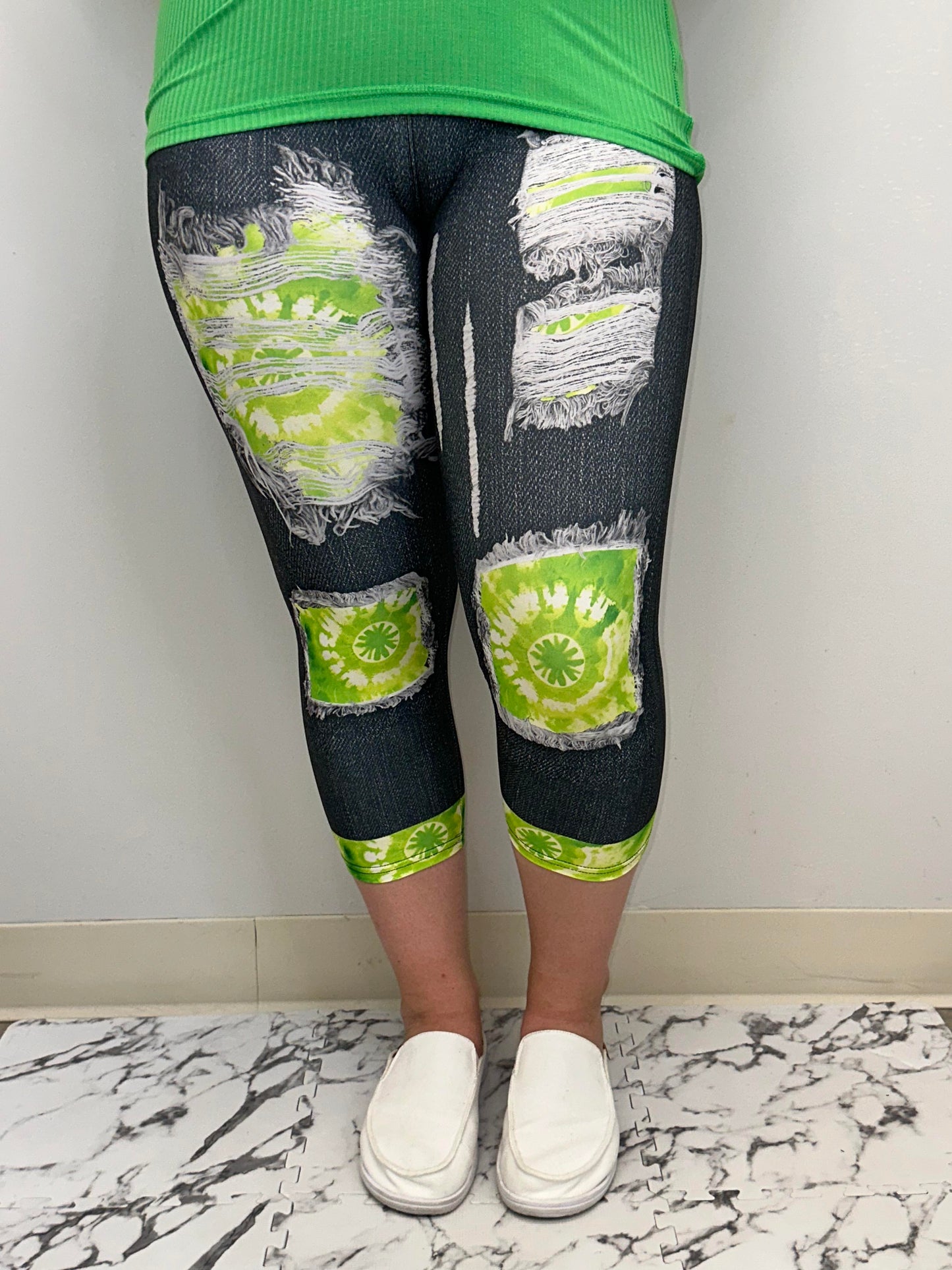 Vibrant Green Capri w/ Butt Pockets