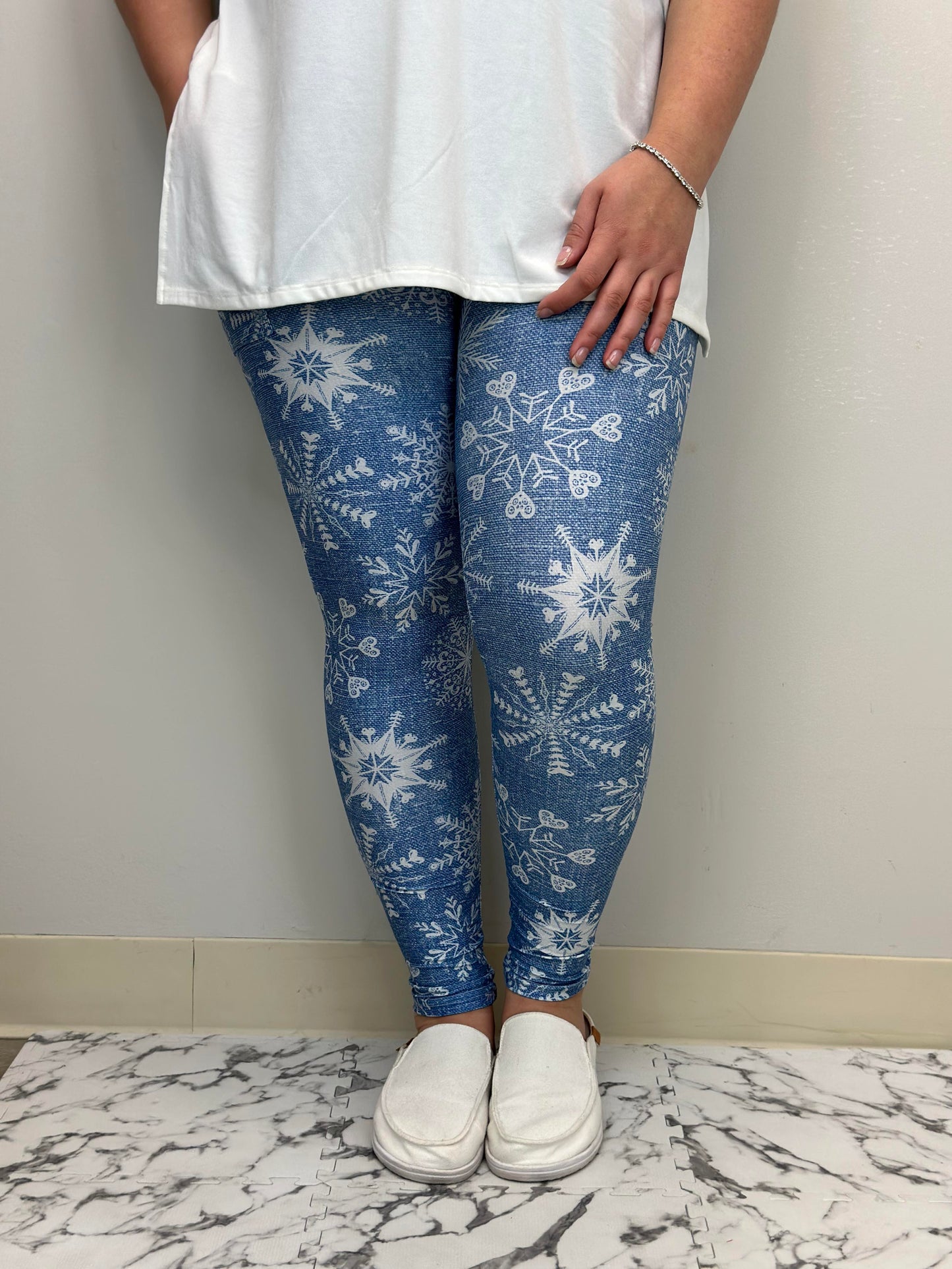 Light Snowflake Leggings w/ Pockets